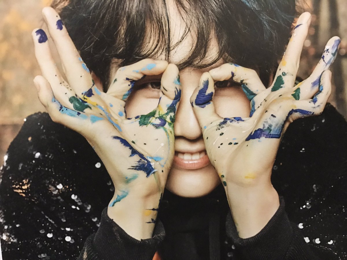 klvlly's tweet photo. 😂😂😂 he's the same person~ ♡
#THOSFansBTS7M | #iHeartAwards
#BestFanArmy | #BTSARMY | @BTS_twt https://t.co/vausYgG8rA