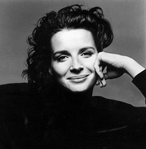Happy birthday Juliette Binoche ( 9 March 1964).

Juliette Binoche by Richard Avedon. 