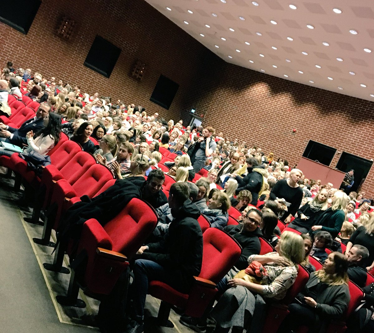 Strax dags för föreläsning för alla lärare i grundskolan i Uddevalla! #STL #blstl