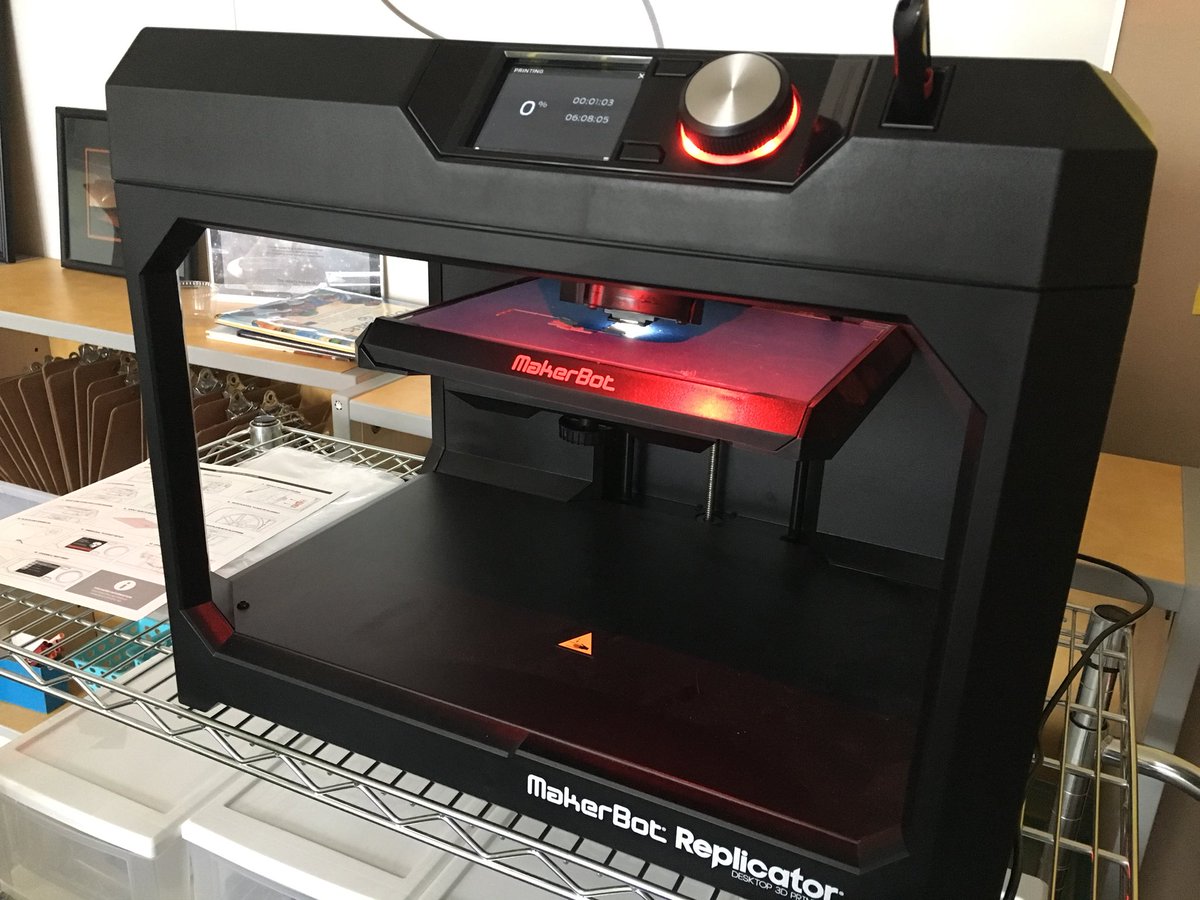 DaxSchulwerk's tweet image. Finally got the printer going. Of course servo clips so Ss will be set for making and tinkering with @microbit_edu. One could glue a magnet on the clip so it would stick to the side of a bus. If one was so inclined. #bsd3d @BSDFutureBus