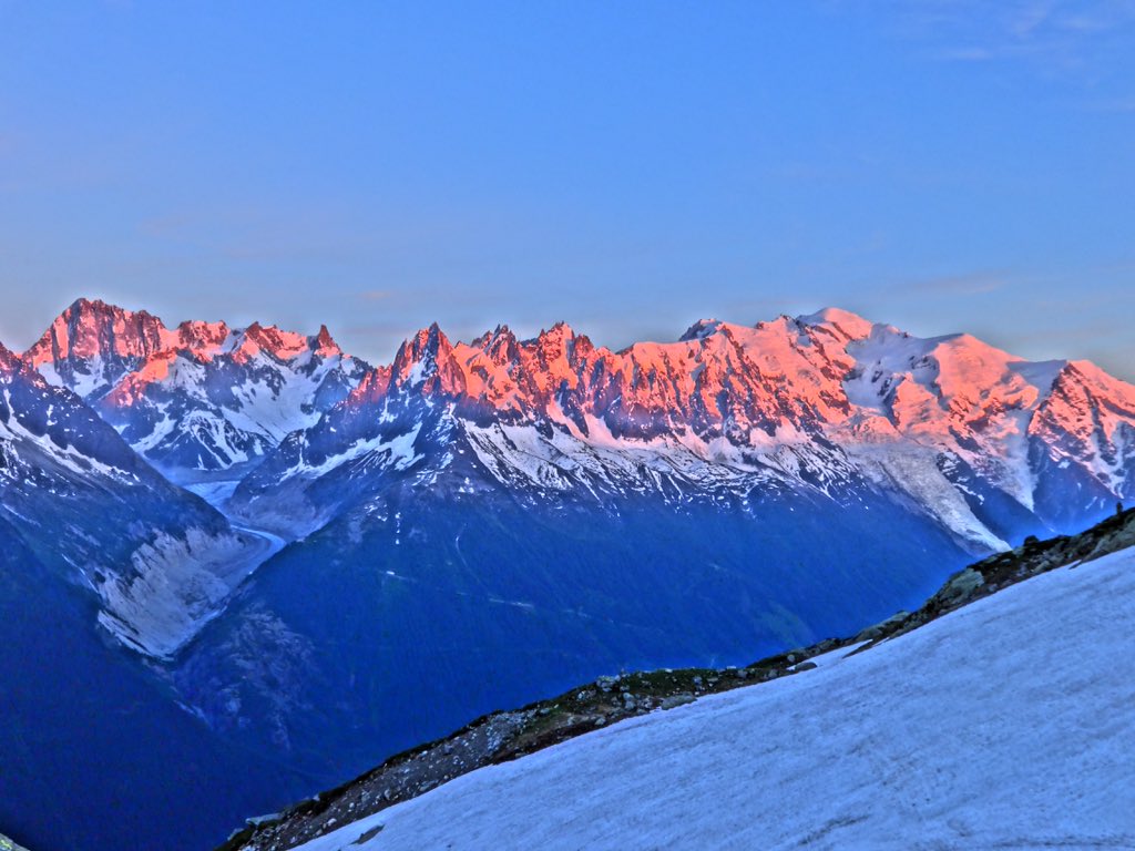 RockRunningcom's tweet photo. On the Trail of the OCC- my latest blog: https://t.co/akT4btVi7W @ValleyStriders @UTMBMontBlanc #running https://t.co/LcEuYalkN5