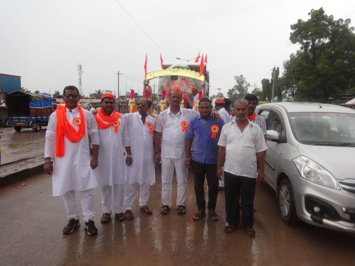 SangameshAnga19's tweet photo. Res,Shri @AmitShah ji BJP leader of Muddebihal sri @SDHiregoudar participating in “Gajanan Festival” of several village’s in Muddebihal Taluk’s a help for them with heartly so please provide #Muddebihal_Assembly_BJP_Ticket https://t.co/0cCpaxwwv8