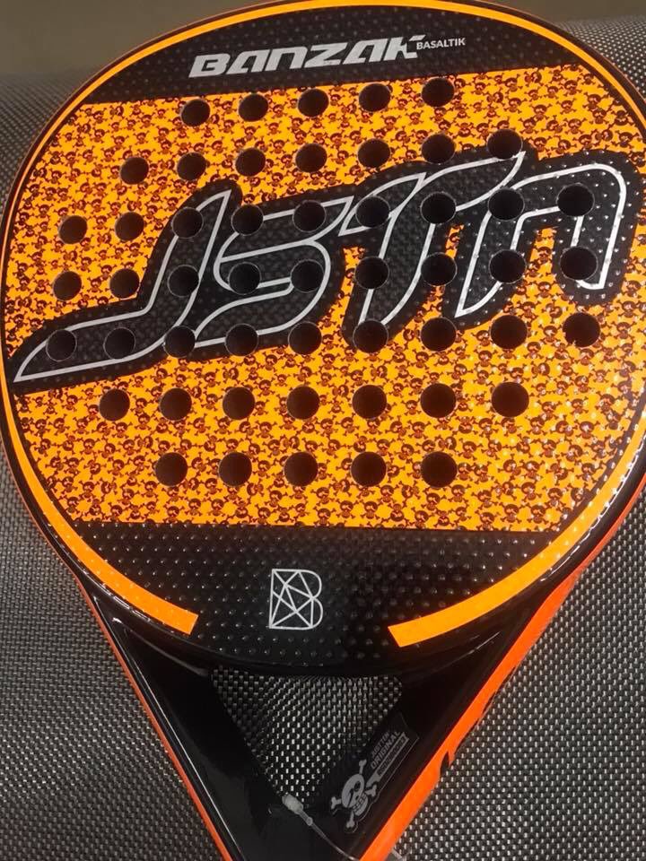 padel20's tweet photo. Seguimos con esta intensa semana 💪
En breve de camino al Club de Golf La Roqueta (@Roqueta_La ) invitados por @Justtenpadel donde se presentará todo su #JSTNTeam para este 2018 
#FelizViernes https://t.co/FqtxoRXht3