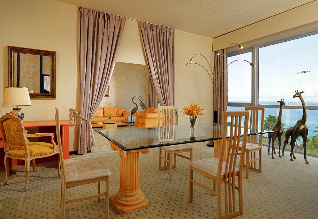 Envie de vous evader le temps d'un week end ? Découvrez nos offres en suite pour un instant de repos.
Curieux ? Contactez notre service de reservation au 01 79 32 00.
