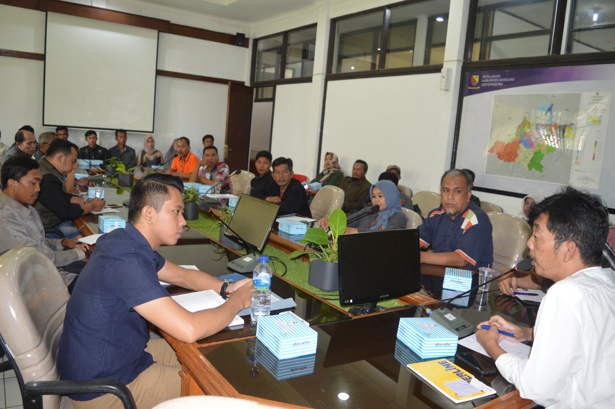 Rapat Persiapan Program Pembangunan air bersih berbasis masyarakat (PAMSIMAS) Th 2018 #0903 #Salamsabilulungan <a href="/humaskabbandung/">Humas Pemkab Bandung</a> <a href="/Kang_DN1/">Dadang M Naser</a>