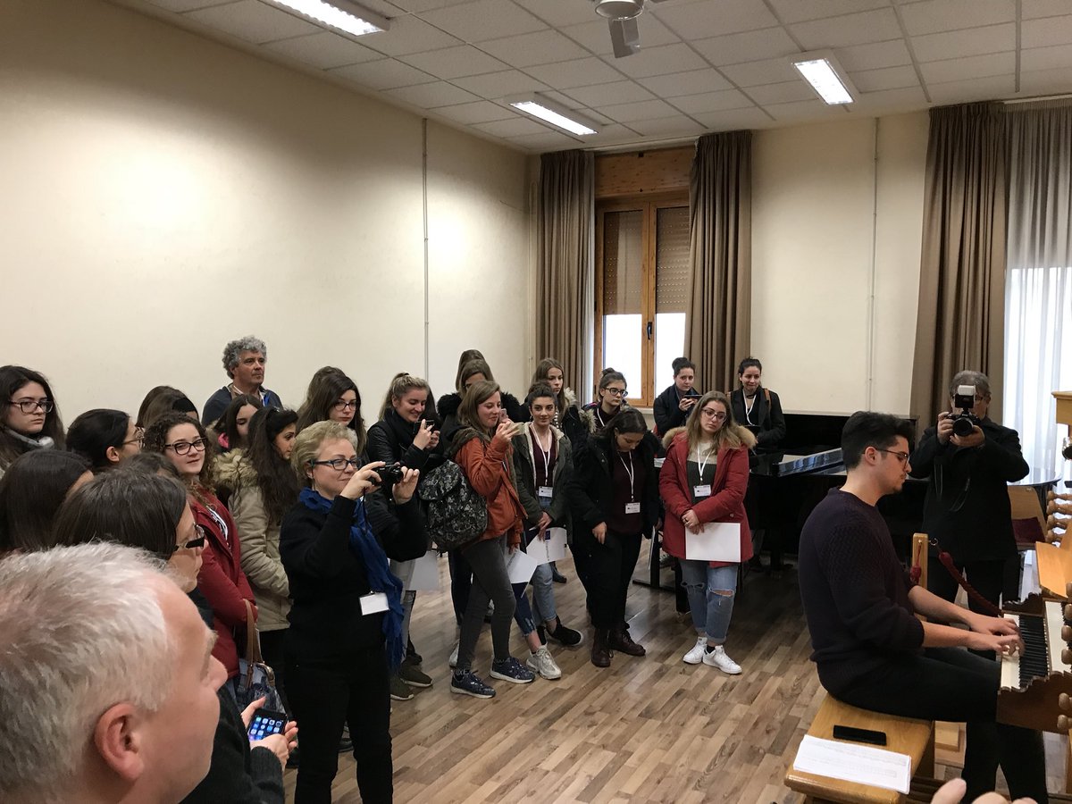 Consfoggia's tweet photo. Alcuni scatti della visita delle delegazioni europee del progetto “De l'école è l'emploi" coordinato dall'I.S.S. Pestalozzi di San Severo.
#ErasmusPlus #Conservatoriofoggia https://t.co/6W2GdanSOG