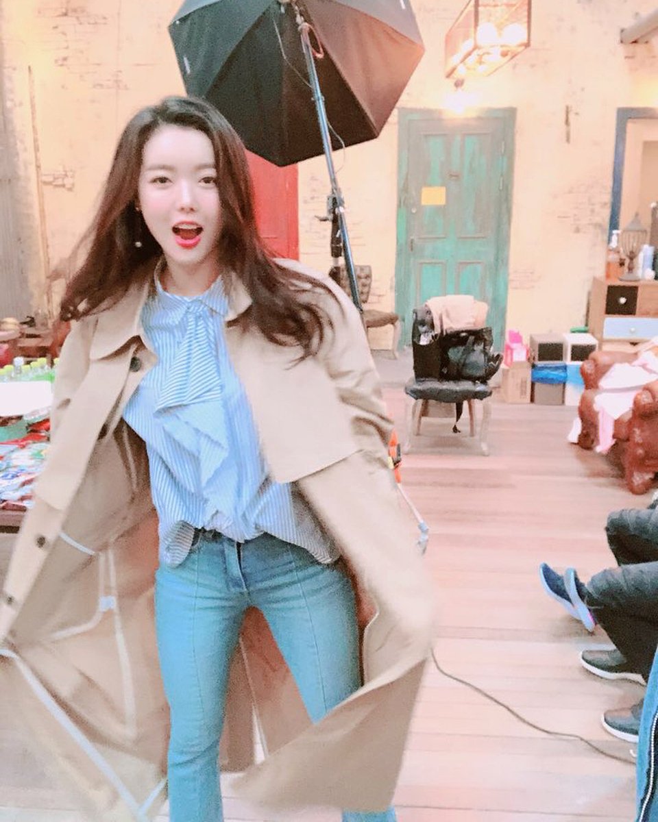 DalShabetSnaps's tweet photo. [SERRI INSTAGRAM(3P)] shabet_serri: 일 할때가 세상에서 제일 신나씐나😆

#인디언보조개_있다_나 #아가일땐_귀여... https://t.co/6OidVWJ20Z #kpopsnaps https://t.co/BBv6l1sEjm