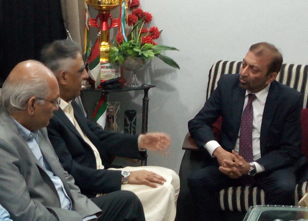 MQMPKOfficial's tweet photo. Delegation of #PMLN led by governor Sindh Muhammad Zubair meeting chief &amp; convenor of #MQM Pakistan @DFSMQM at his residence in PIB colony Karachi. Senator Mushahidullah, Senator Saleem Zia of PMLN &amp; Deputy Convener MQM Pakistan Kamran Tessori also present. https://t.co/8WlOtBApQ0