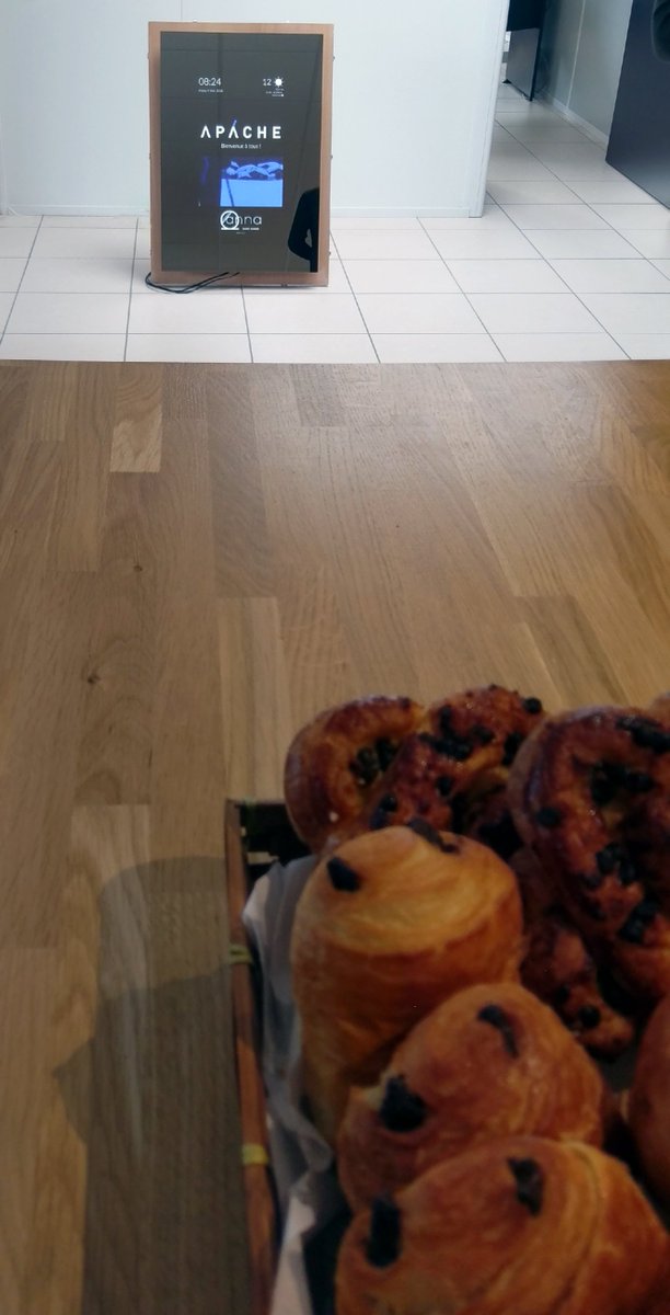 annasmartmirror's tweet photo. En vadrouille aujourd'hui @Apacheconseil pour échanger autour des concepts stores innovants et de l'expérience client. 
2 thématiques dans lesquelles @annasmartmirror à toute sa place. https://t.co/jn0PETldtr