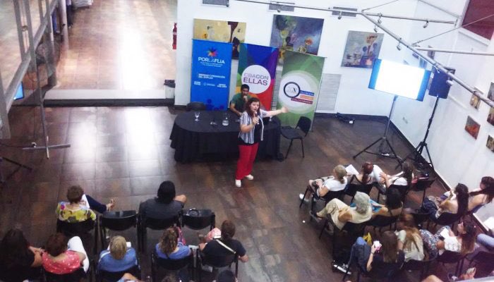 JohnRawlsgsd's tweet photo. Charla y Homenaje a las mujeres filósofas 📍en Chile. 
Doce mujeres que se han destacado en el cultivo de los valores humanos: Hipatia de Alejandría, Juana de Arco, Helena Blavatsky, María Curie, Teresa de Calcuta, María Reiche.📜🎙 #FilosofíaSíGsda #DiaInternacionaDeLaMujer https://t.co/GnSlpxvbPF