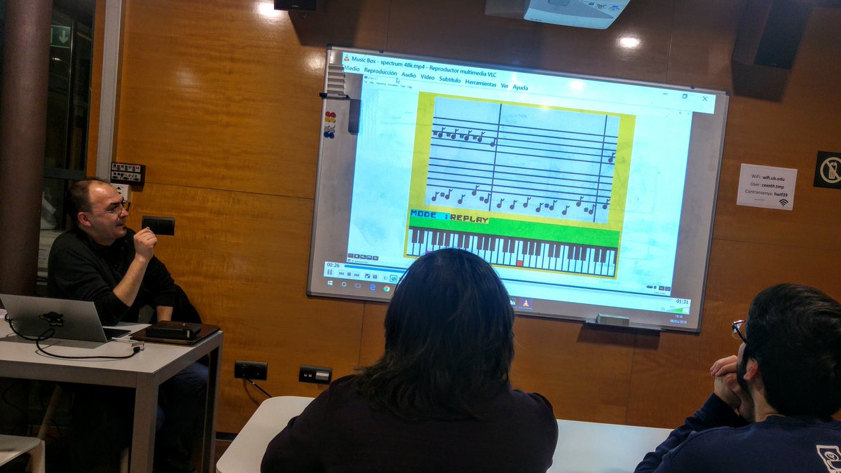 AlbertGarlo's tweet photo. Ayer en el Máster en música para videojuegos de @ENTI_BCN tuvimos el honor de tener al gran @alberto_mcalby, compositor en decenas de juegos para Spectrum, Game Boy, SNES... Dos horas que fueron un auténtico viaje por la historia de la música chip. ¡Gracias Alberto! https://t.co/aN5Gy0jJEe