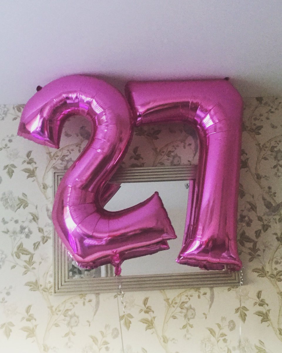ZoeModen's tweet photo. Birthday balloooons!! 😀🎈🎉💕 #birthday #27 #birthdayballoons #happybirthdaytome #letthecelebrationsbegin #yorkherewecome https://t.co/zQehTLh0CP