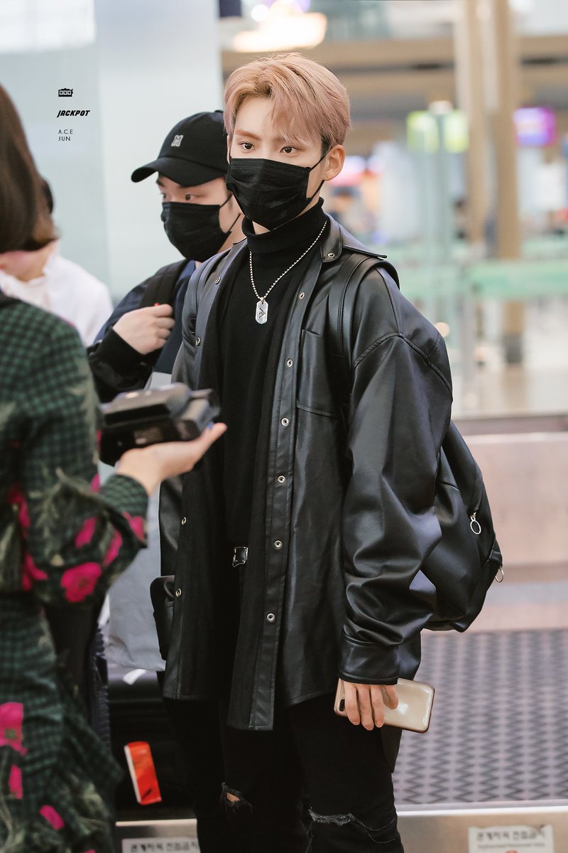 ACEJUN_777's tweet photo. 180307 ICN 출국

우리 불꽃리더 오늘도 화이팅 !!
브라질 언니들 준희를 뜨겁게 사랑해주세요♨️

#ACE #에이스 #JUN #준 #에이스준
#JUNHEE #준희 #PARKJUNHEE #박준희
@official_ACE7 https://t.co/ZsSWSdXhkd