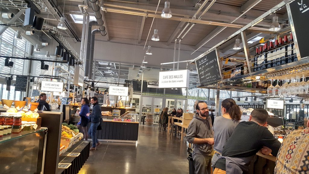SocialGoodWeek's tweet photo. #SocialGoodWeek 💡#BeCarefood En direct des @HallesdeBacalan quel bel endroit pour parler consommation responsable 🍅🍓🍏🍎🍇🍜 https://t.co/ykPMy7TEHR