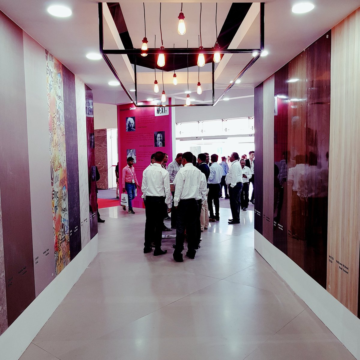 AssociateDecor's tweet image. Decor Tunnel for those design frenzy people at Associate Decor booth #Indiawood2018 #AssociateWithIndiawood #Day2