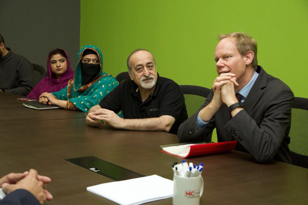 KarandaazPK's tweet photo. .@JoannaReid_DFID and her team listening to the amazing entrepreneurial journey of #WomenEntrepreneurs. #GenderInclusion #ICF2 #WEC #KarandaazWomenEntrepreneurshipChallenge https://t.co/scKAhbjT5V