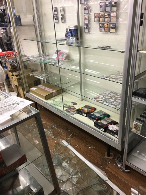 盗難事件 カードショップはま屋で盗難事件 ガラスケースが破壊される 長野県松本市双葉 まとめダネ