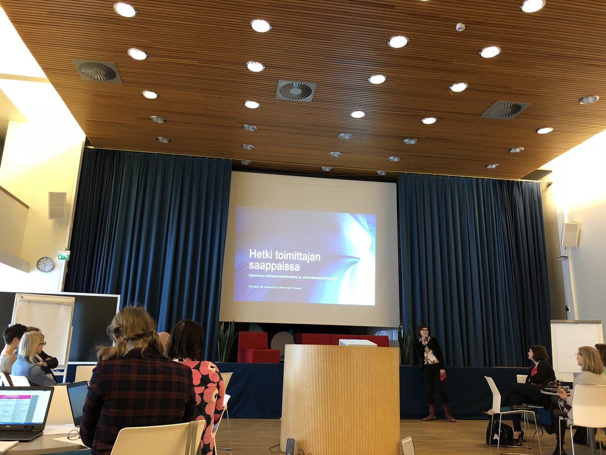 Heidi Pelander ja hetki toimittajan saappaissa. Tästä tulee hyvä #boostmyresearch päivä! #TurkuSchoolofEconomics