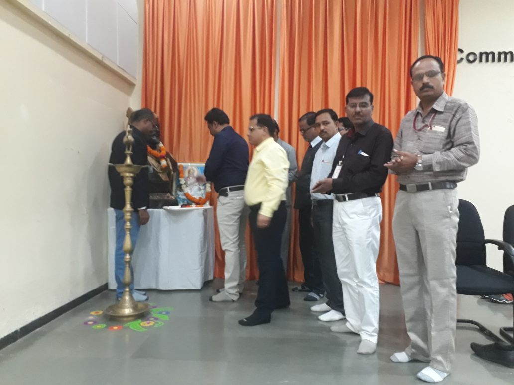 PatilTrambak's tweet photo. #maharmsachess 
#chesssymposium2018 
A very nice experience.Teachers have come with nice presentations in symposium. I also presented on successful journey of chess year 1.
@deshmukhranjit2 @LandgeKantilal @nadeemkhanlive  @ashok30chavan 
@Khandusakaal @MilindPagar3 https://t.co/UrfI9VbwiF