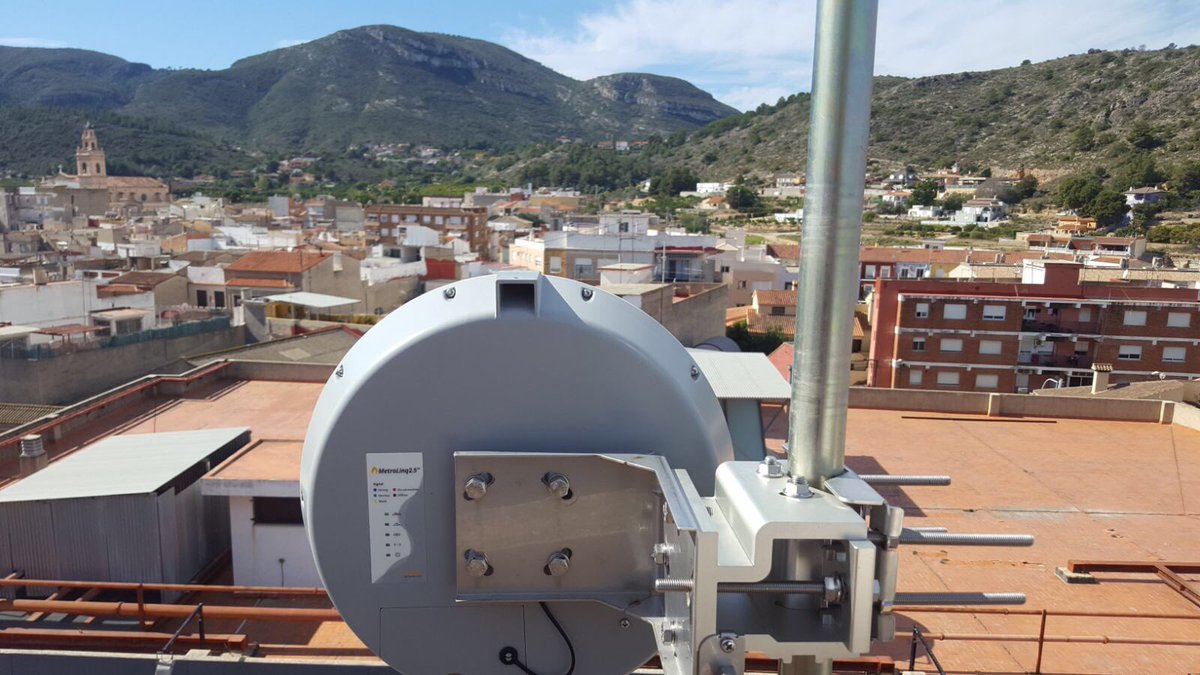 Landashop's tweet photo. Wicor Comunicacions nos envía esta foto de su despliegue en #Corbera #Valencia del mejorado #metrolinq 60 de 2,5 @NetworkOnFire l “Va como un tiro”, comentan https://t.co/eCsb9BF8u0