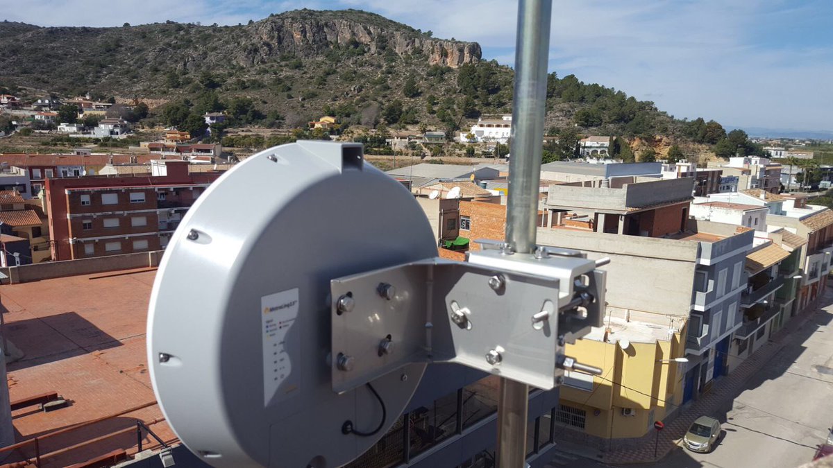 Landashop's tweet photo. Wicor Comunicacions nos envía esta foto de su despliegue en #Corbera #Valencia del mejorado #metrolinq 60 de 2,5 @NetworkOnFire l “Va como un tiro”, comentan https://t.co/eCsb9BF8u0