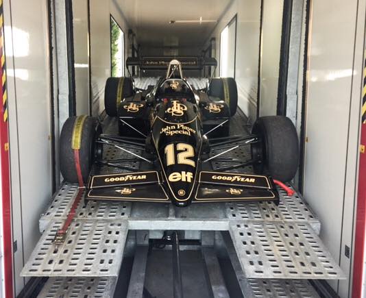 @FAFBulldog @skylinegtr32ryo #F1Testing
#AyrtonSenna's #Legendary #JPS #JohnPlayerSpecial
#Lotus #Renault #LotusRenault98T 1986 #F1 #RaceCar

#RussellsTransport
#SuperCarTransport
#CoveredCarTransport
#ClassicCar
#Prestige
#RaceCar
#F1 #Motorsport
#Mayfair
#Worldwide+44(0)1280 850426
russellstransport.co.uk/services/