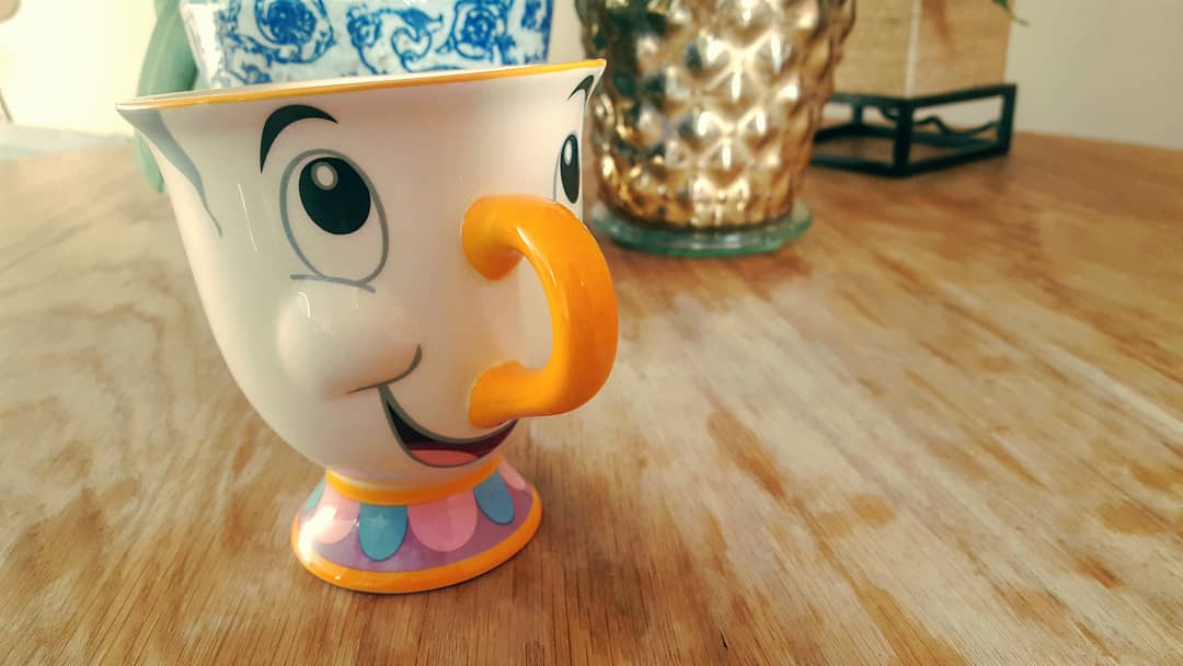 cateistweeting's tweet photo. tento manter bem viva a minha 'inner child'. 🙆♀️
#chipmug #disney #beautyandthebeast https://t.co/7YpEpB9UF6