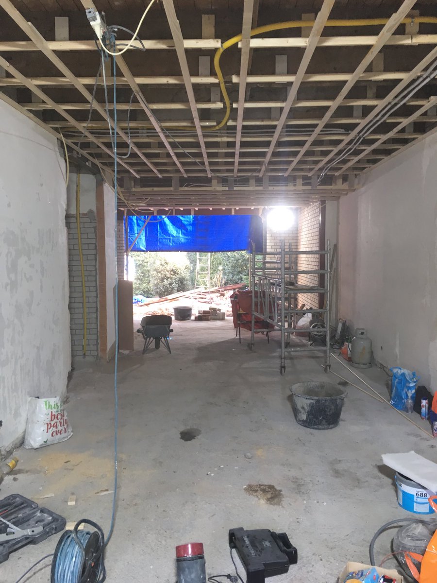 We weer bijna op schema met dit enorme renovatie project# Amersfoortste straatweg# Naarden #aannemer#renoveren#naarden