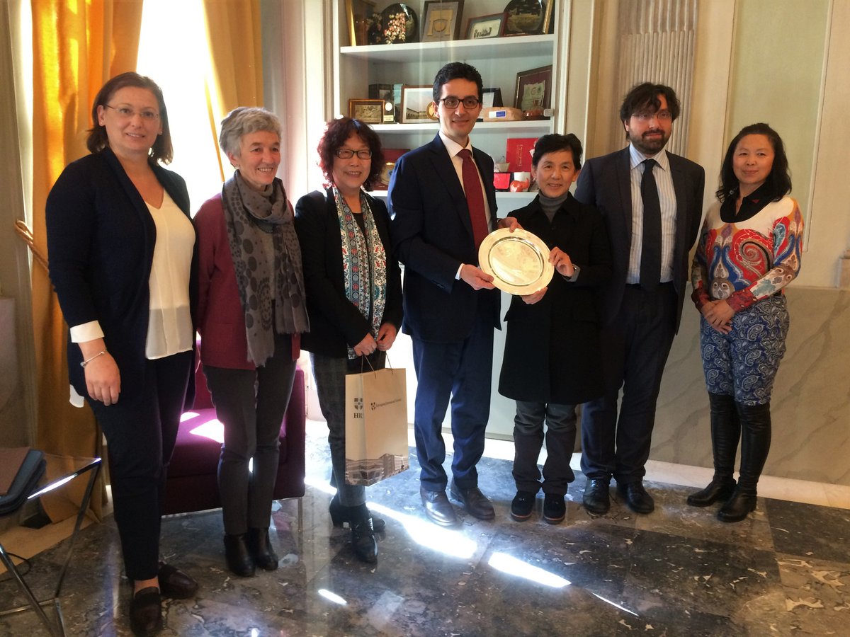 UniBergamo's tweet photo. Durante la #visita di una delegazione della #Heilongjiang International #University, importante #università per lo #studio delle #lingue #straniere, sono state valutate opportunità di collab. tra #unibg e #hiu per programmi di #scambio per #studenti di lingua #italiana e #cinese. https://t.co/3Sndm3INQS