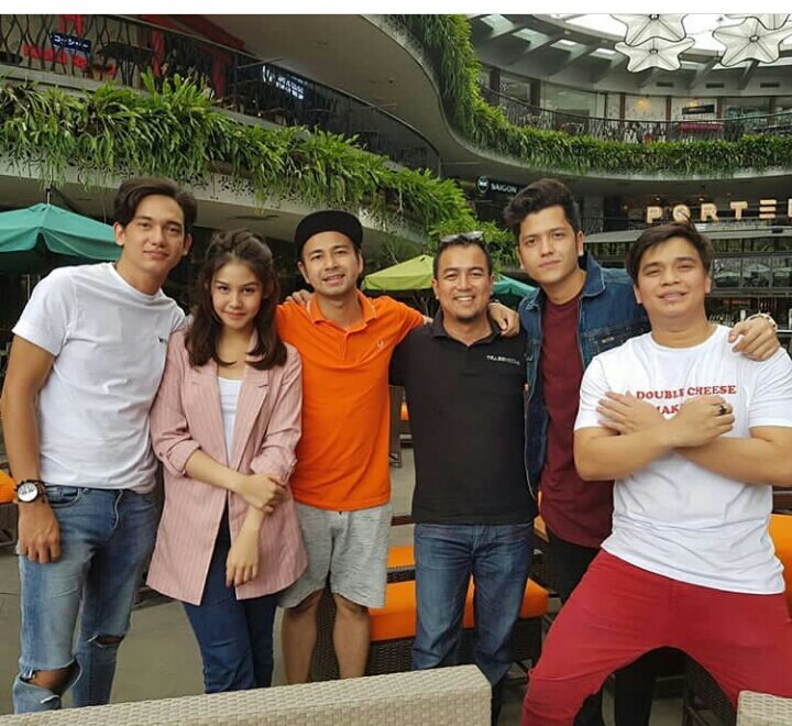 Bintang tamu hari ini katanya kapel hit <a href="/bangbily/">Billy Syahputra</a> <a href="/RaffiAhmadLagi/">.</a>