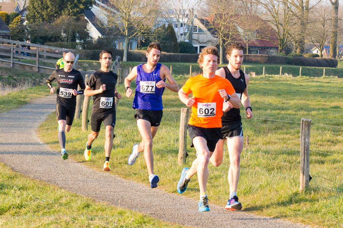 Het is heerlijk zonnig in Odijk en de verwachtingen voor morgen zijn aangenaam. Temperaturen waarbij hardlopen in korte broek gewoon mogelijk is! Loop jij mee? Je kunt je vanavond (19 - 21 uur) en morgen vanaf 13 uur nog inschrijven in het Dorpshuis Odijk omodijk.nl