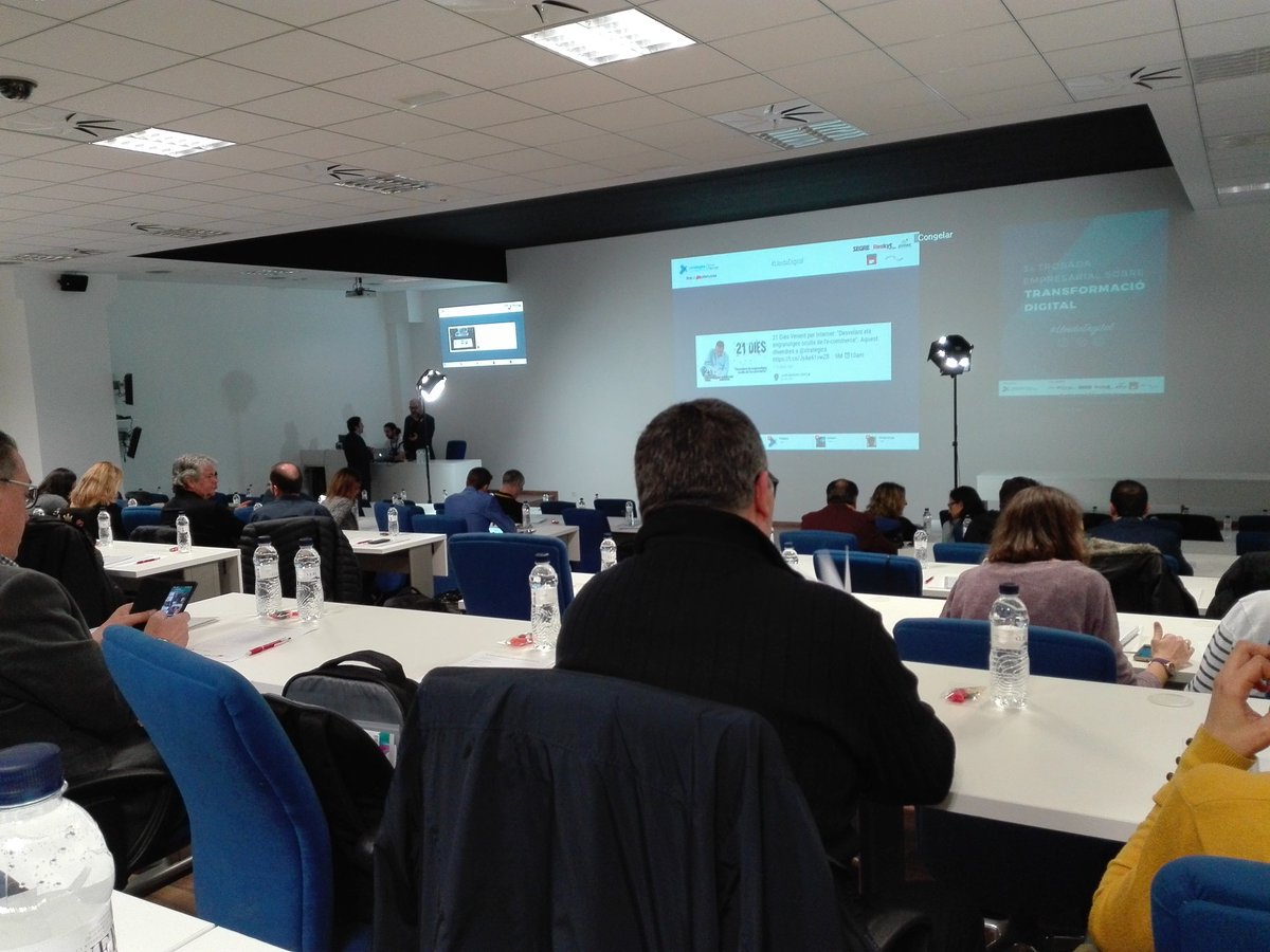 aluministomas's tweet photo. Preparats per aprendre a la 3a trobada de transformació digital @xtrategics #LleidaDigital https://t.co/6iwbsIDPiX