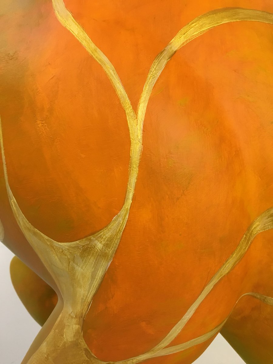 NicolaMW_Artist's tweet photo. First coat of gold paint applied to #MythMash hare @GoGoHares2018 @HowardJuniorSch. Lots more to do! https://t.co/5DtoqNs27g