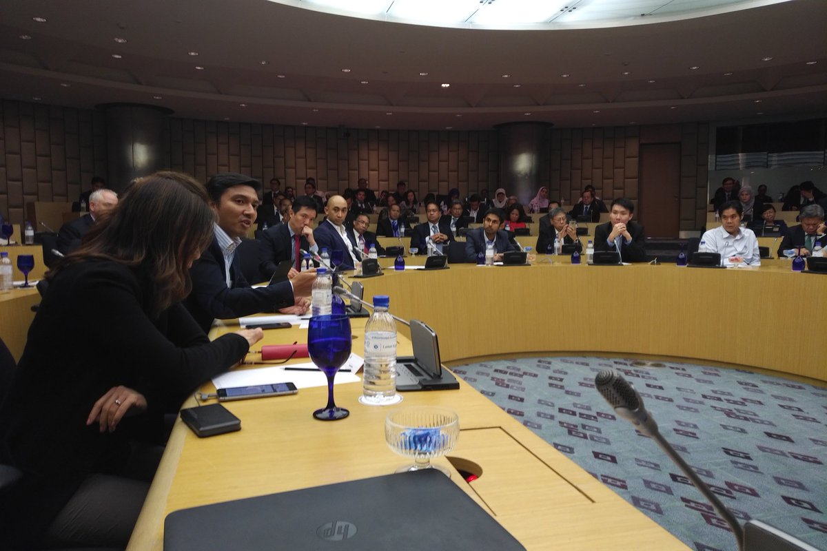 JohanMerican's tweet photo. #tn50 @BNM_official dialogue : Najmie #Cosmopoint @klmucollege for Msia to prosper in a fast changing world, regulatory environments need to be more flexible and responsive, for example academic regulators need to be able to approve new skills courses quickly https://t.co/yND9AD3wu7
