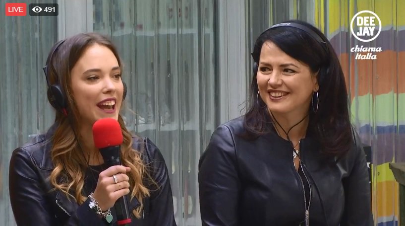 DjChiamaItalia's tweet photo. Mamma e figlia (anche se non si direbbe) sono le prime ospiti del nostro #FollowDeejay! 😍 https://t.co/dNBKPP7Qml