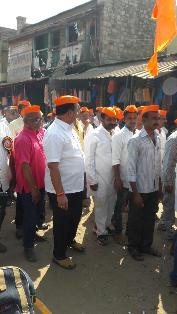 SachinP15856950's tweet photo. Respected, Shri @AmitShah ji BJP leader of Muddebihal sri @SDHiregoudar participating all costs program in this way he is faithful person to all castes so please give the #Muddebihal_Assembly_BJP_Ticket https://t.co/CcyHYltM4v