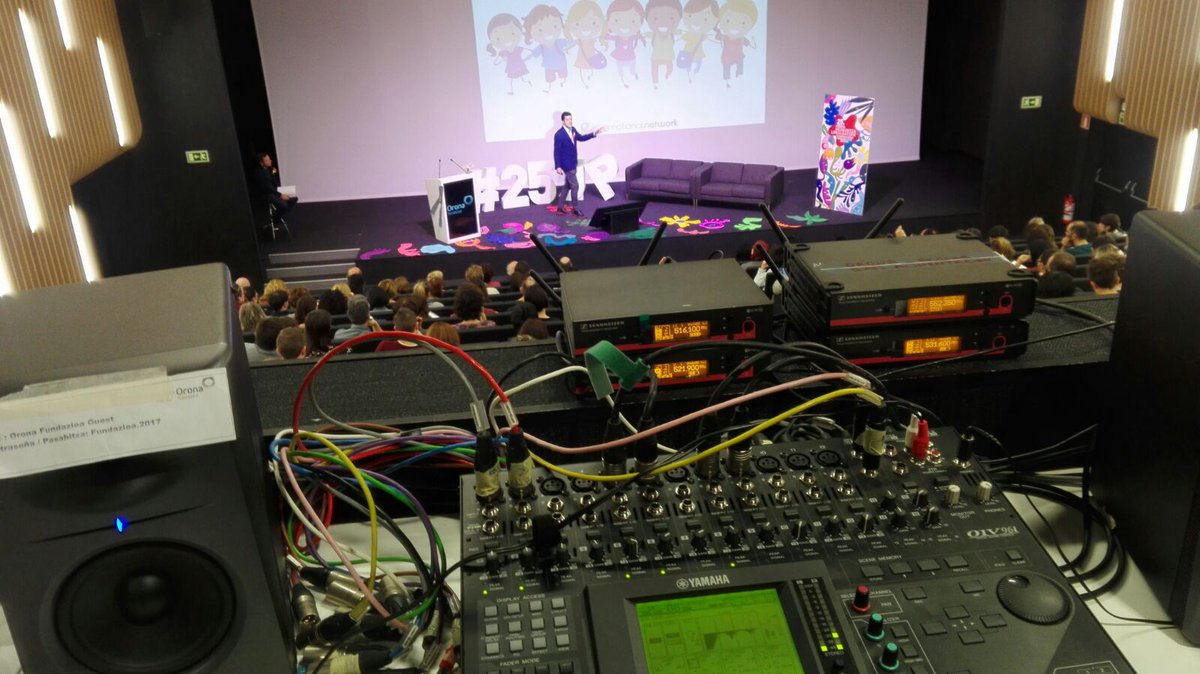 TelesonicAv's tweet photo. Asistimos la jornada pedagógica de #25JP en Orona https://t.co/WPaKe8ZSEy