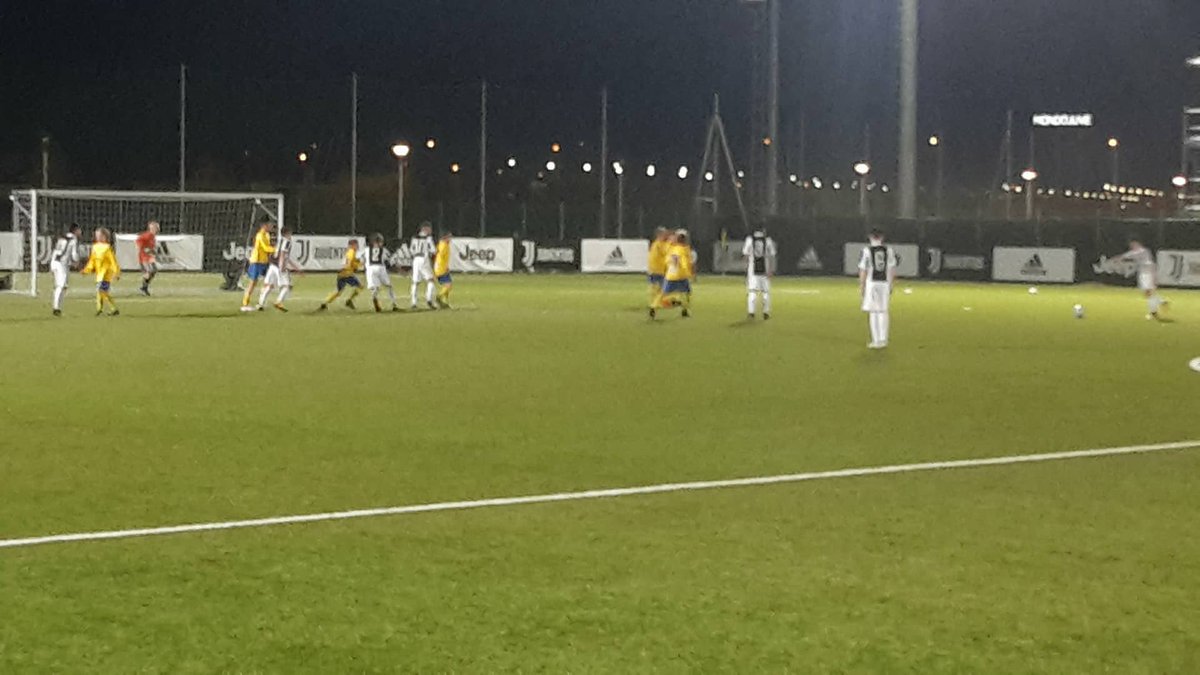 GiovaniBN's tweet photo. ✅ #Juventus, gli Esordienti 2005 di Mr. Valenti vincono in amichevole 5-0 contro i cechi del #Fastav Zlín.

⚽️⚽️Tallone
⚽️⚽️Aurino
⚽️Orlando

➡️ https://t.co/TACoj6FbQb https://t.co/guyzVkBnLo