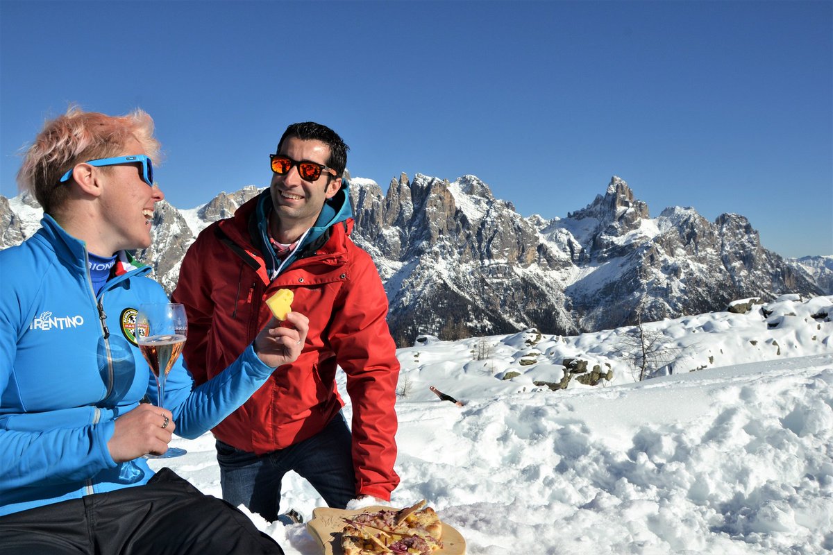 CantinaLaVis's tweet photo. Domani alla Baita Checco di Vigo di Fassa suggestiva degustazione dei prodotti e formaggi della #ValdiFassa abbinati ai vini di #Cembra Cantina di Montagna... tutto nella magia del tramonto sul #Rosengarten. Imperdibile! 
Su prenotazione, tel. 0462 609700. #TastetheSunset #wine https://t.co/lSGkUK92qh