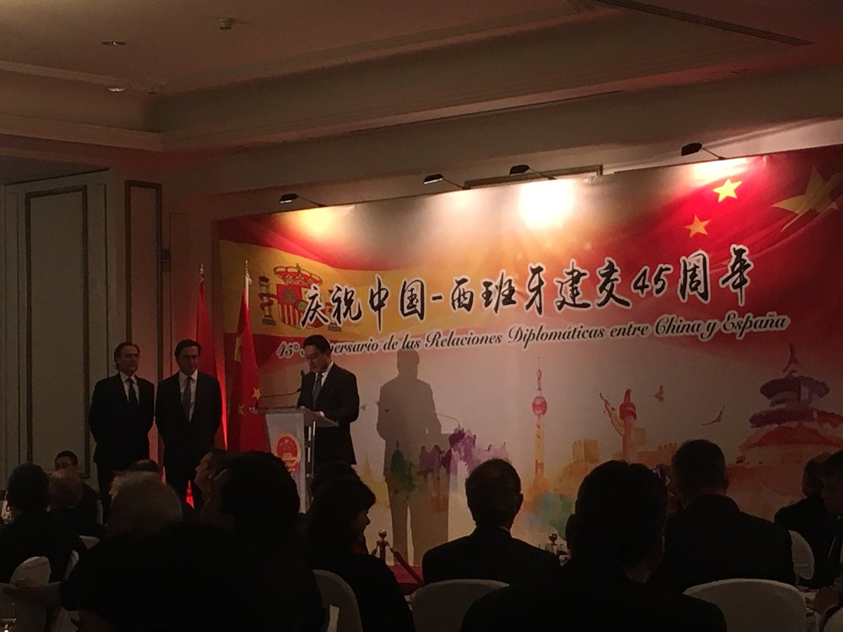 DaweiChinaFM's tweet photo. Recepción en Hotel Westin Palace de la celebración del 45 Aniversario del establecimiento de Relaciones Diplomáticas entre España y China. https://t.co/xSx6xZaSM1