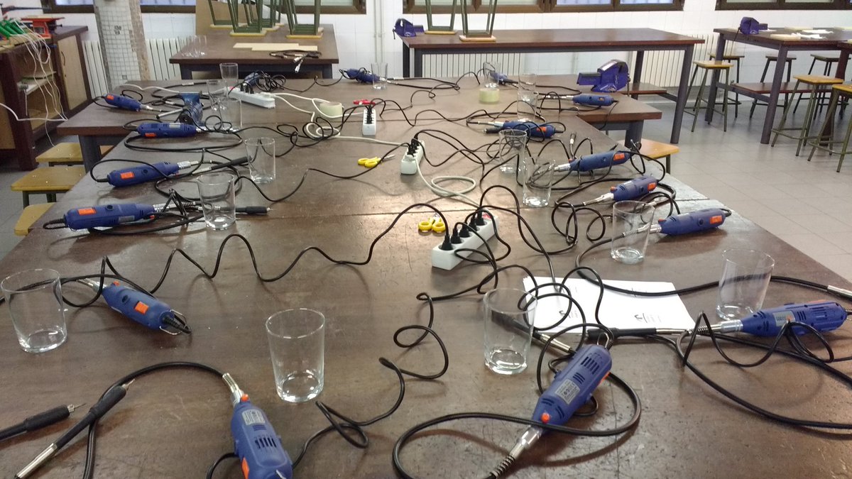 davidfeitober's tweet photo. Todo preparado para comenzar las jornadas workshop sharing feelings en el Codema! https://t.co/ljSULLveat