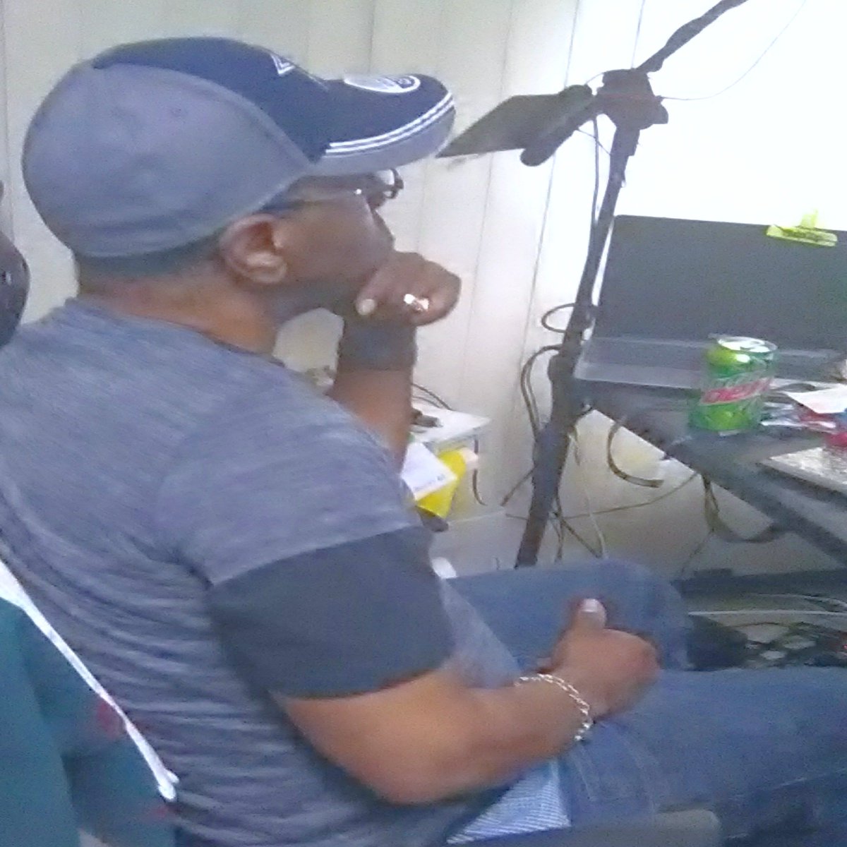 IndeEverything's tweet image. Better Days The Remix ft. YounGGin Black Earl Immaculate101 Rozetta Marie by Franz The Hybrid One x Yung Fallen Angel ow.ly/M3lQ30iQwEs #RT #BETTERDAYS #NerveDjs #IndependentArtist #Hybrid1Music #HipHop #FreeDowload