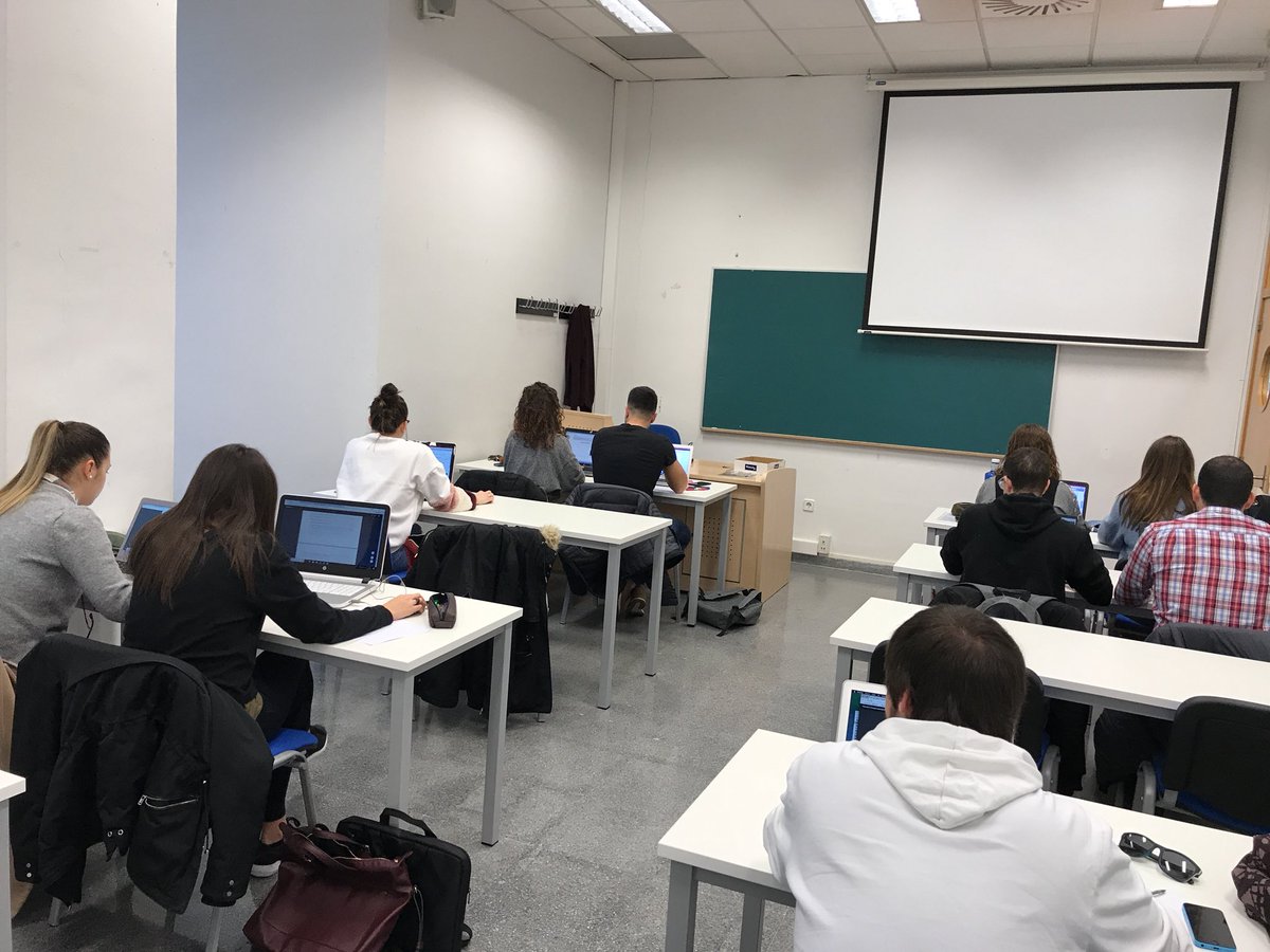 umh1465's tweet photo. Trabajando duro: Procesos Estocásricos Univariantes ... cada grupo pregunta al resto de la clase mediante #Kahoot sobre su mini tema publicado en #RPubs @XaviBarberUMH https://t.co/Paeg6x54Ig