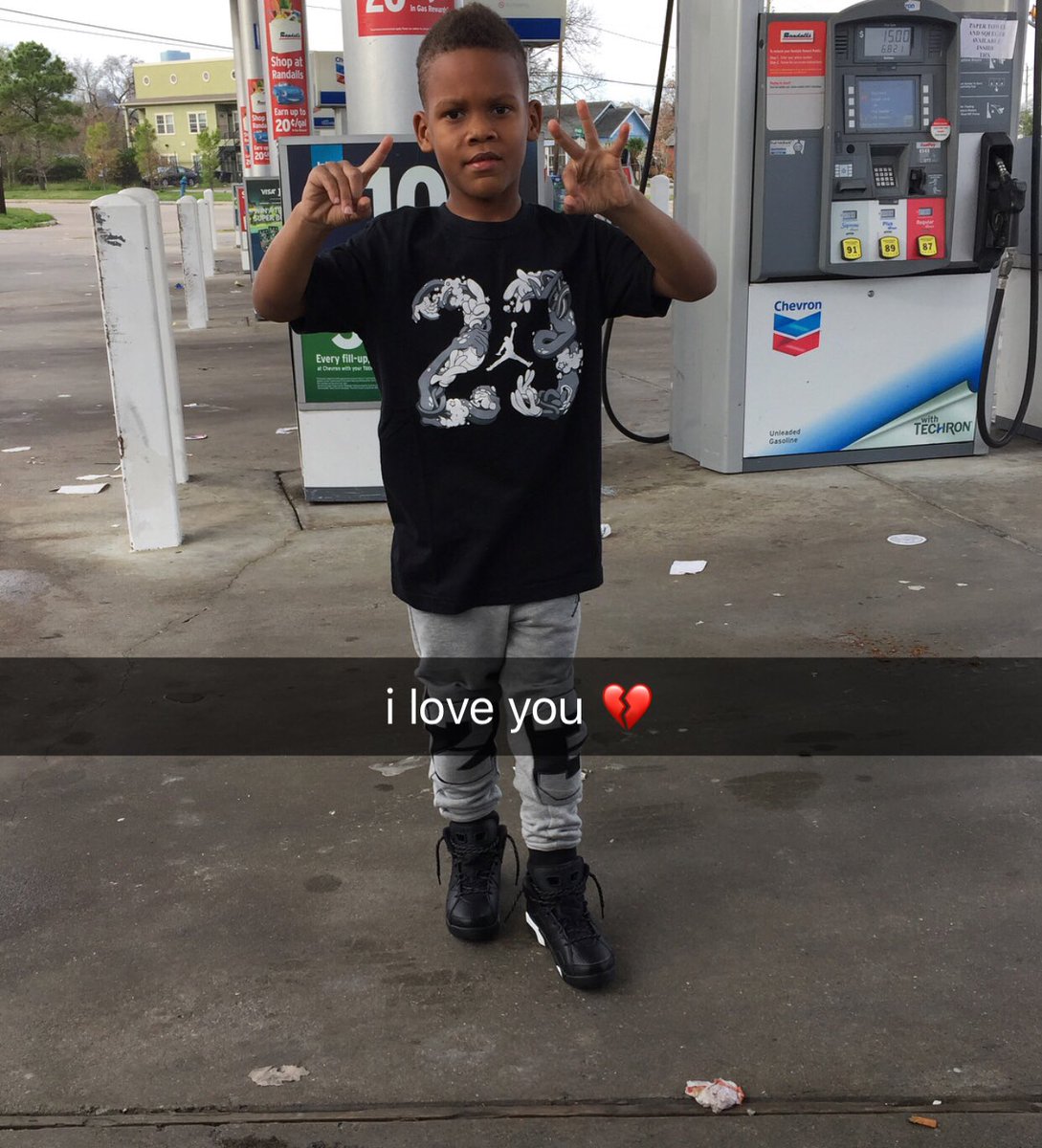 beyoualexia_'s tweet photo. get well baby 😭❤️ https://t.co/DS5NcRaxXV
