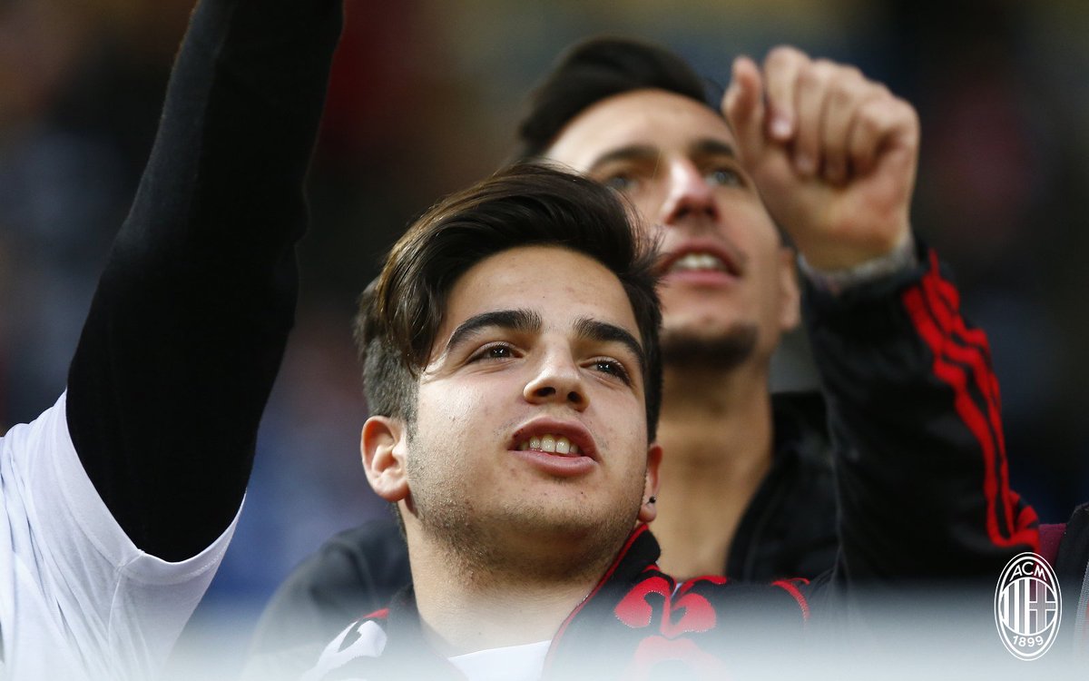 acmilan's tweet photo. 72,821 in the stands: the response of our fans was simply amazing ❤️⚫
Anche stavolta, ancora una volta avete dipinto San Siro di rossonero: grazie! ❤️⚫
📸👉🏻 https://t.co/E3AxpMLMkL #ACMAFC https://t.co/xdr4x1yVd7