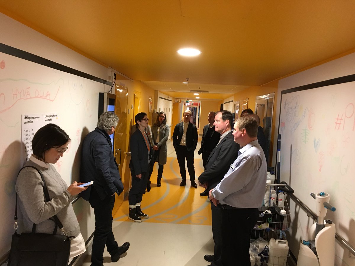 kova_ry's tweet photo. KOVAn pohjoismaisen yhteistyöjärjestön NBO:n hallitus tutustuu @SetlementtiAsuu #sukupolvienkortteli :iin #jätkäsaari :ssa. #asuminen #vuokraasuminen https://t.co/cxKVDTmjNS