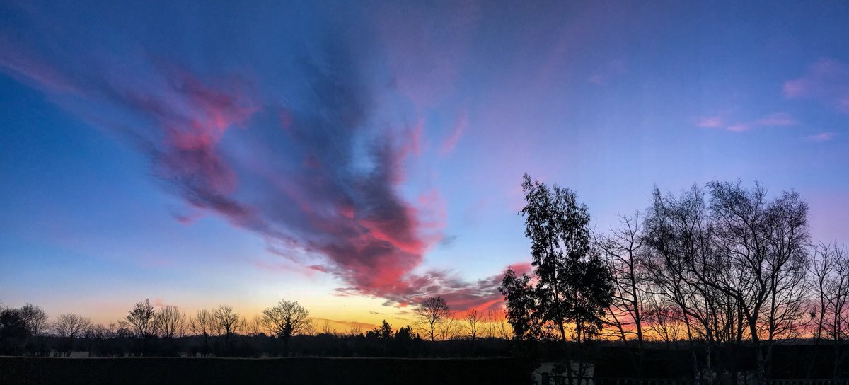 MR_Photography1's tweet photo. Sunrise this morning.

#sunrise #irishsunrise #redskyinthemorning #iphonephotos #barrabest #weather #bbcniweather @barrabest @WeatherCee @angie_weather @BBCNewsNI @newslineweather https://t.co/k0p21bpGQB