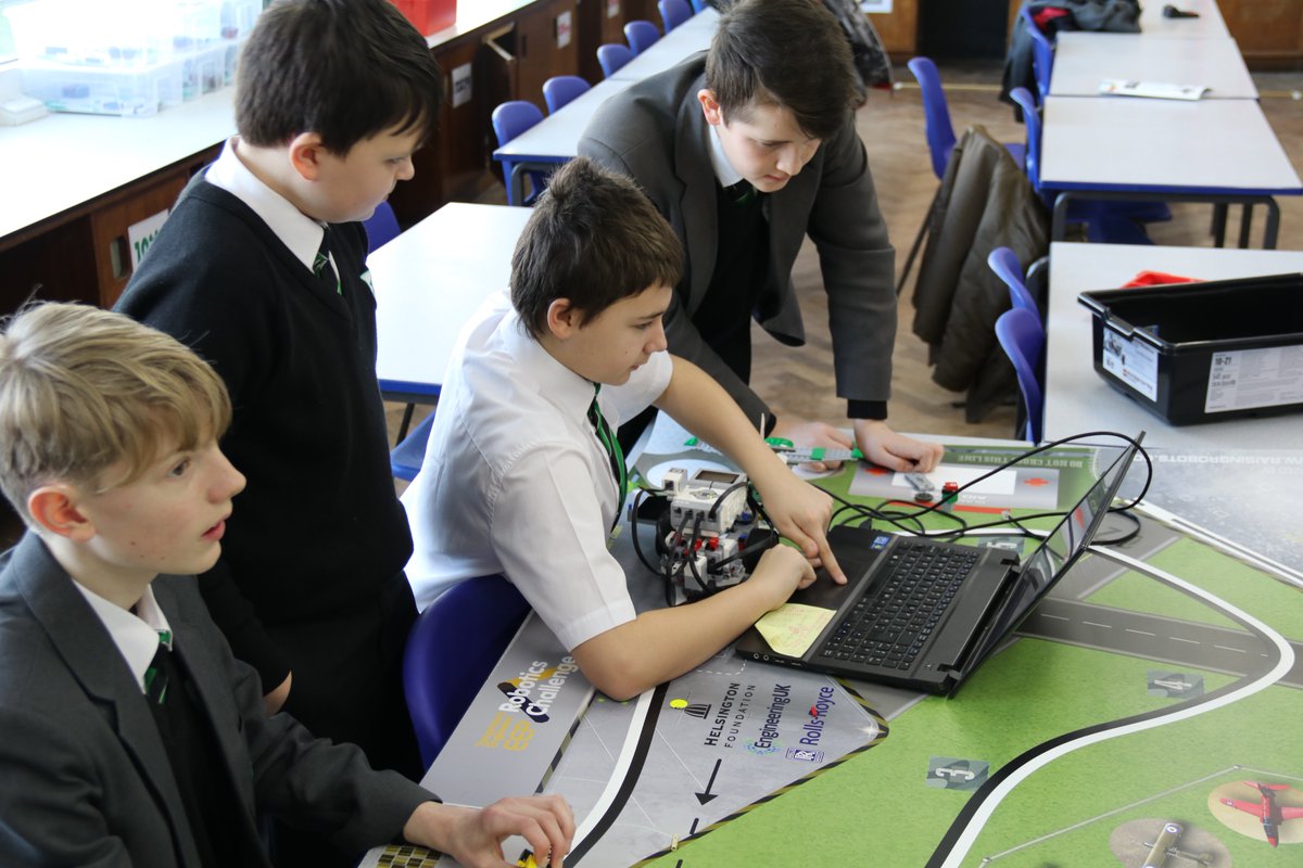 holgatehucknall's tweet photo. The Holgate Academy Robotics Challenge Day. Read more: https://t.co/sA6vY9CSul #Holgate #Hucknall @Tomorrows_Eng @HolgateRobotics @HolgateBBC_SR @LEGOeducationUK @NHolmesDALP https://t.co/qoxjeWegFT