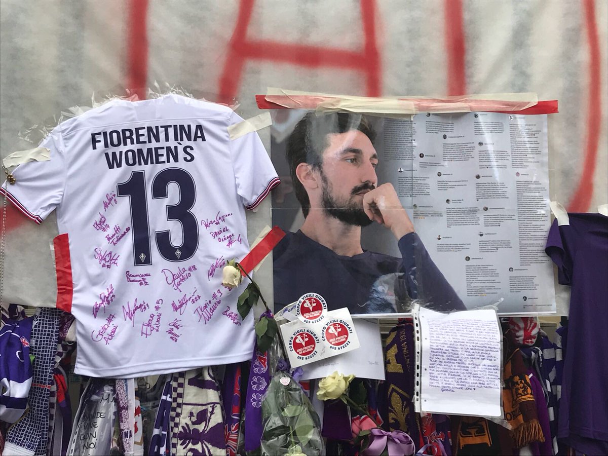 Bolanet's tweet photo. [Video] https://t.co/CQD5AxlCx6 - Mengharukan, Ribuan Tangis Sebagai Penghormatan Terakhir Untuk Astori https://t.co/nRljuq0B7W