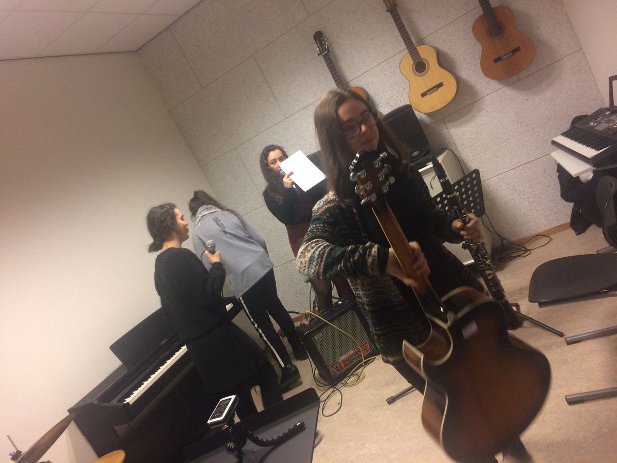 UWC_Maastricht's tweet image. DP students getting ready for a concert at De Zeven Bronnen elderly home later today.  It's @NLDOET Day! #uwcwithnldoet #celebratingcommunity #servicelearning @oranje_fonds @envidazorgthuis @uwc_io @uwcnederland